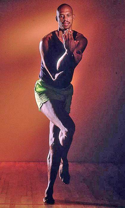 奇异果体育官网-起底瑜伽风潮：NBA大腕的“长寿”秘诀