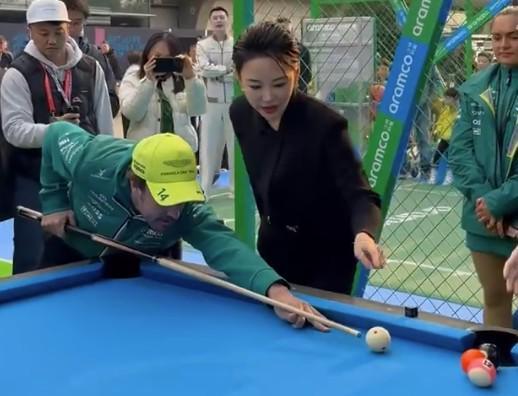 奇异果体育-跨界，“头哥”阿隆索与潘晓婷及男篮名宿杨鸣、刘炜互动